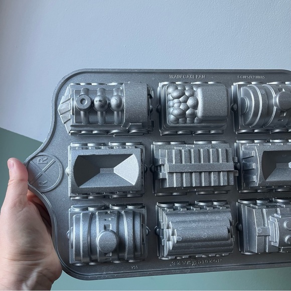 Nordicware train cake pan 5 cups - Picture 12 of 13
